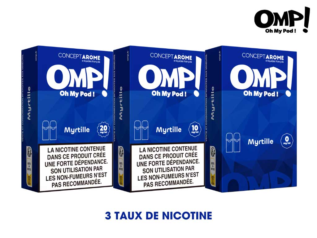 Jeune femme qui vapote dans une galerie marchande